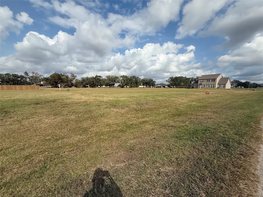 902 Lakeland Circle, Rosharon, TX 77583 - Image #2
