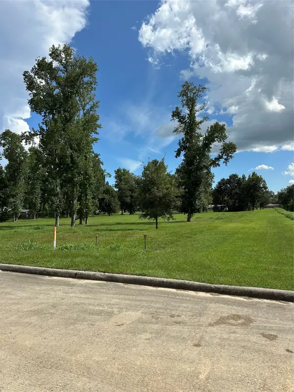 1 Lovers Lane, Dayton, TX 77535