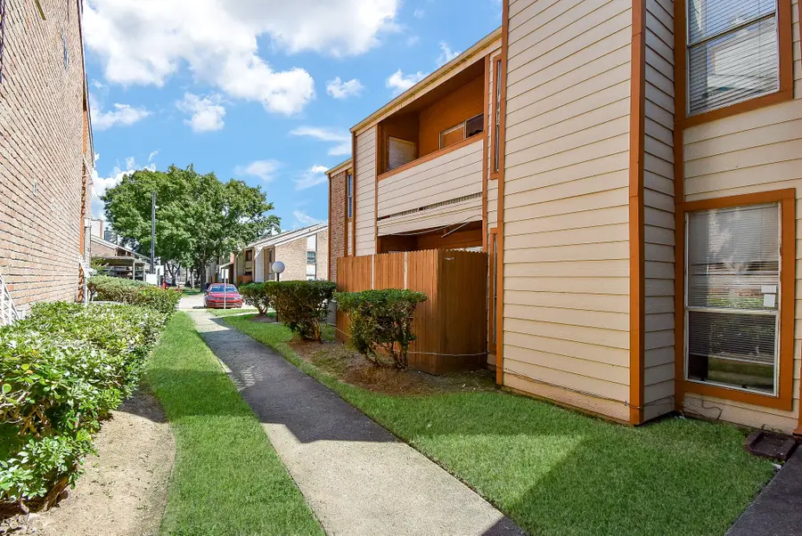 10202 Forum Park Drive #15, Houston, TX 77036 - Image #2