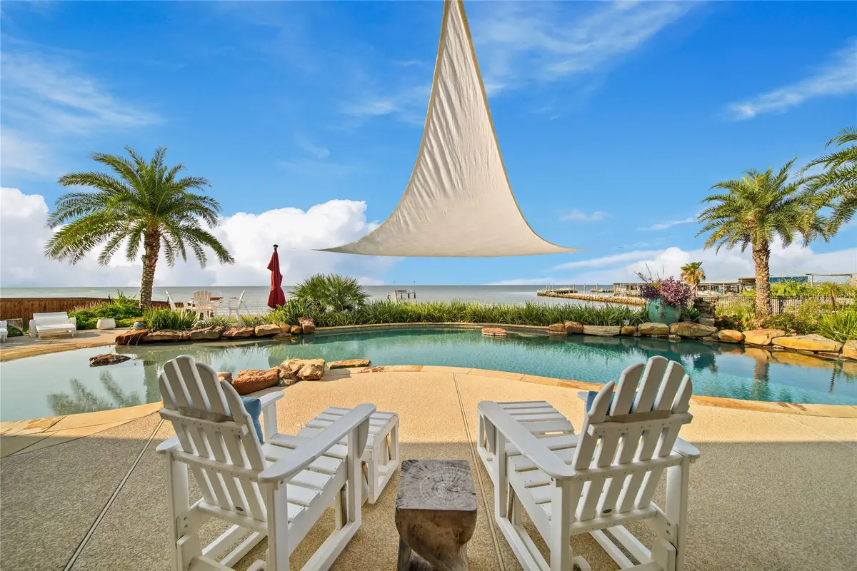 206 Avenue A, Dickinson, TX 77539 - Image #1