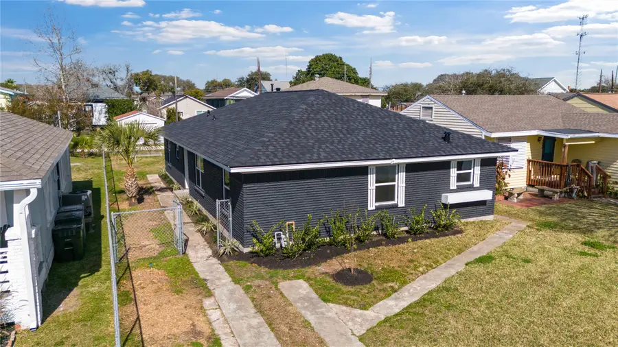 4612 Avenue Q 1/2, Galveston, TX 77551 - Image #2