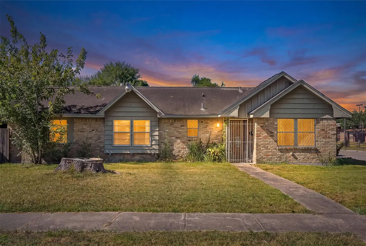 4018 Wuthering Heights Drive, Houston, TX 77045 - #1