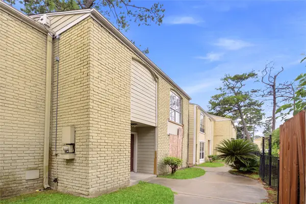6200 W Tidwell Road #1205, Houston, TX 77092