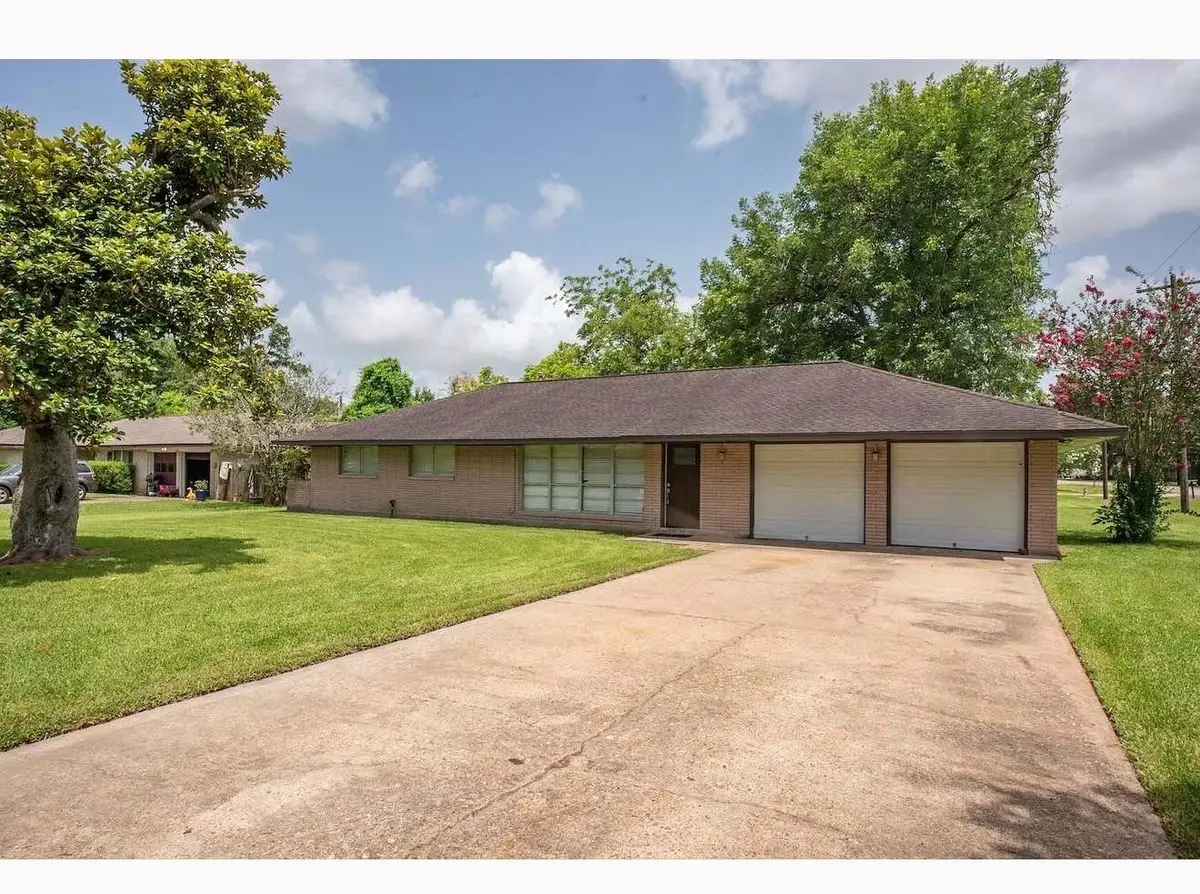 117 Lazy Lane, Lake Jackson, TX 77566 - #1