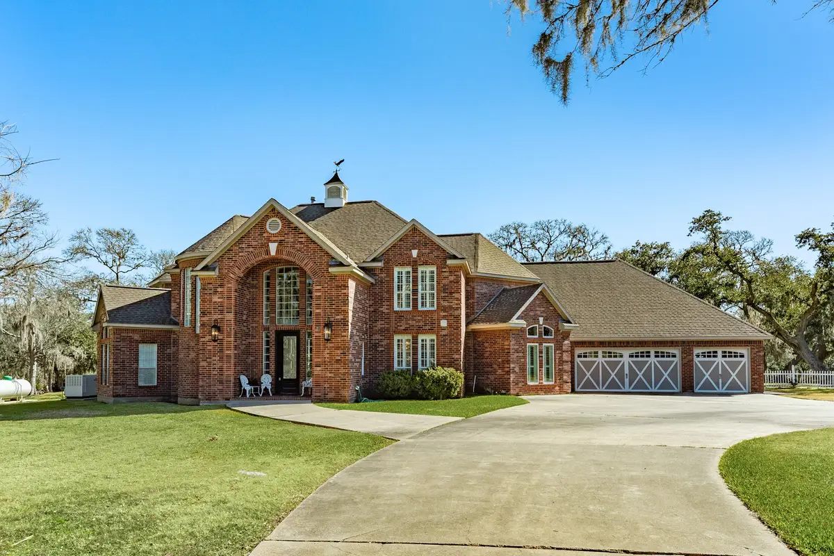 692 County Road 605, Angleton, TX 77515 - #1