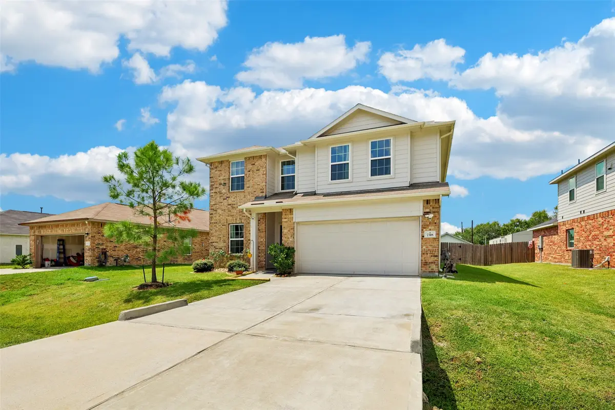 7318 Parkview Drive, Hitchcock, TX 77563 - Image #1