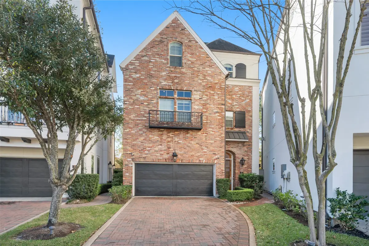 18 Wooded Park Place, The Woodlands, TX 77380 - Image #1