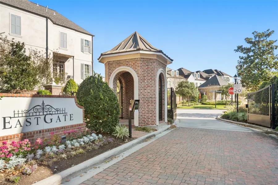 18 Wooded Park Place, The Woodlands, TX 77380 - Image #2