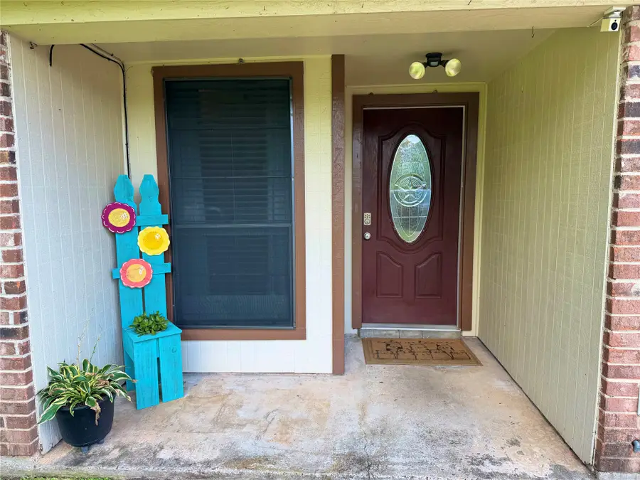 725 E Plum Street, Angleton, TX 77515 - #2