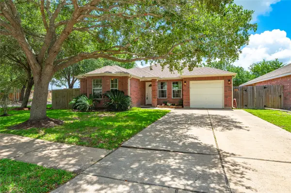 5501 Rio Sabinas Street, Rosharon, TX 77583