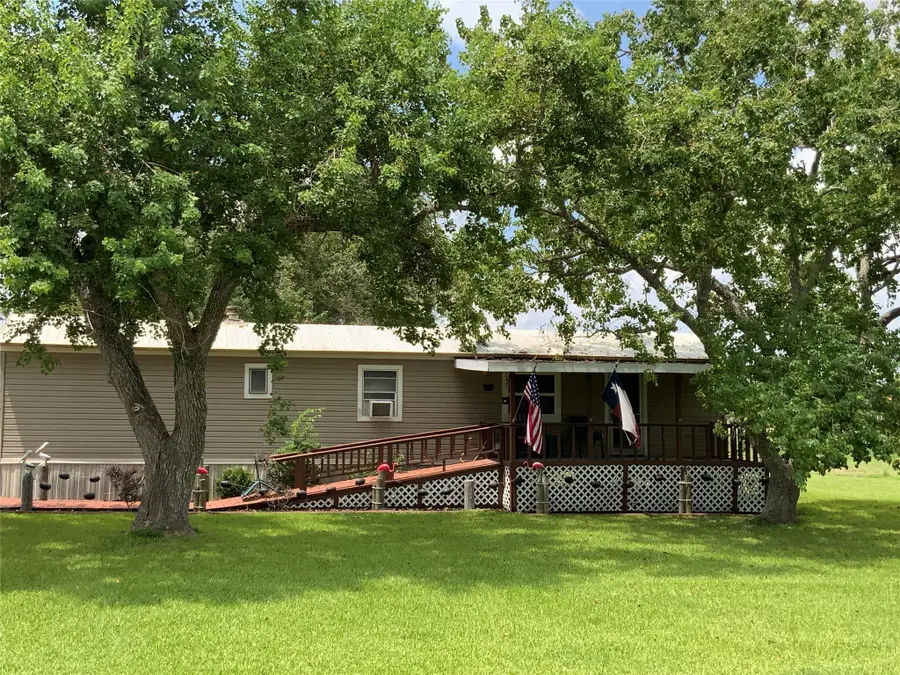 160 Tupelo S, Palacios, TX 77465 - Image #2