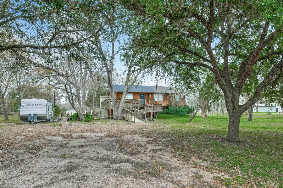 710 Pony Lane, Wallis, TX 77485 - Image #2