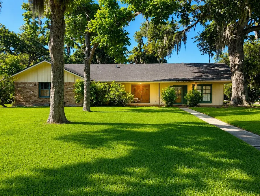 131 Daisy Street, Lake Jackson, TX 77566 - #2
