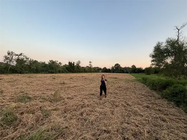 0000 4 1/2 St, Santa Fe, TX 77510