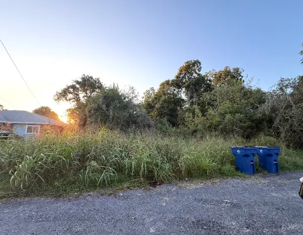 119 Thelma Ln, Texas City, TX 77493