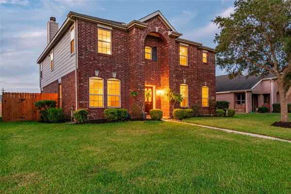686 Fountain View Lane, League City, TX 77573