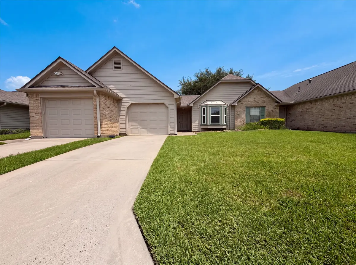 643 E Country Grove Circle, Pearland, TX 77584 - #1