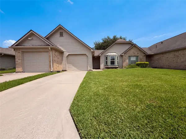 643 E Country Grove Circle, Pearland, TX 77584