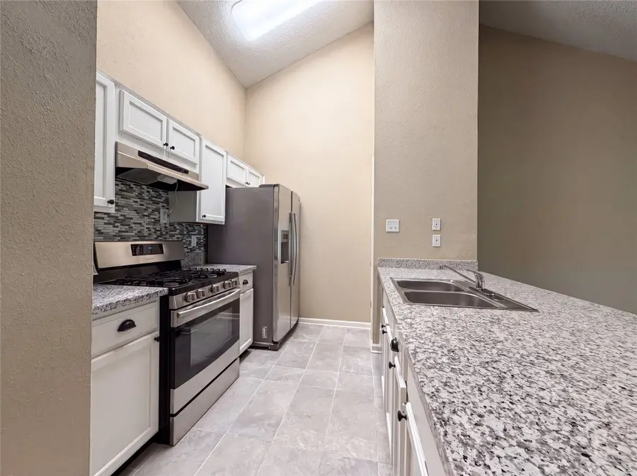 643 E Country Grove Circle, Pearland, TX 77584 - #2