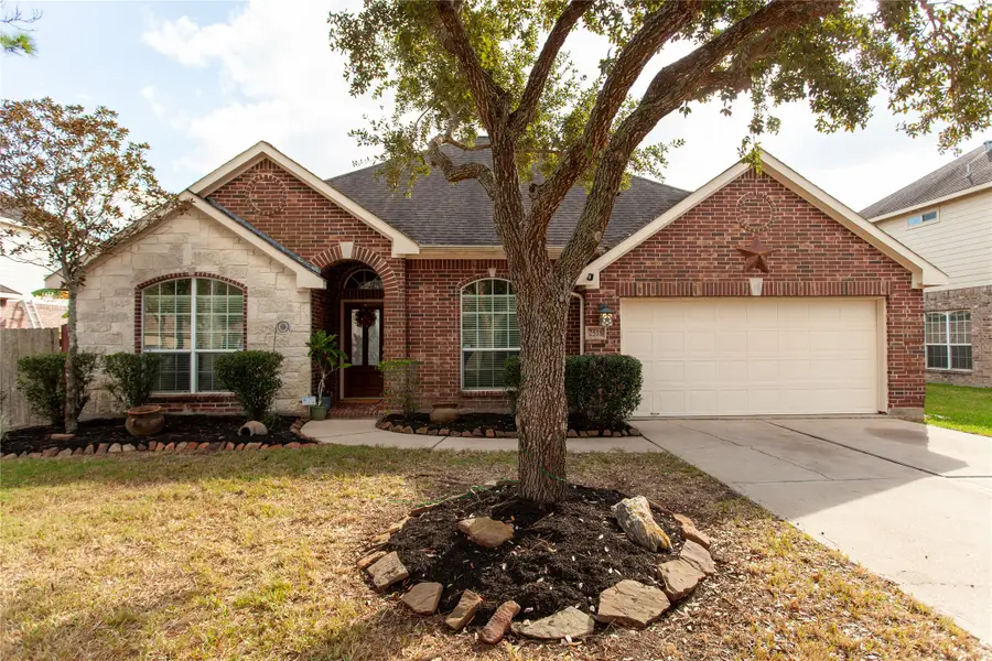 2518 Platinum Chase Drive, Rosharon, TX 77583 - Image #2