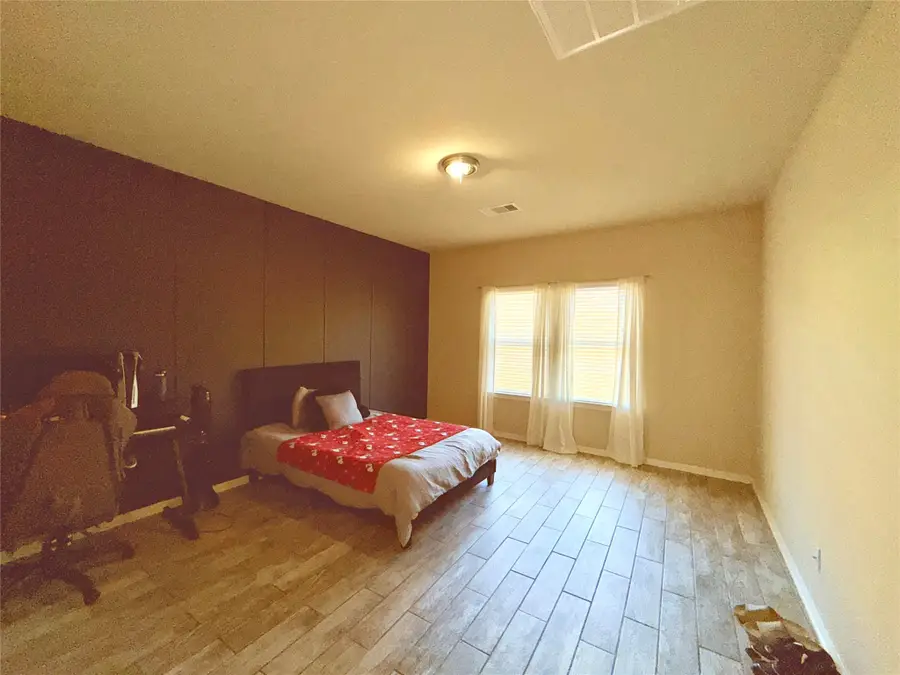 9919 Wood Wind Court, Baytown, TX 77521 - Image #2