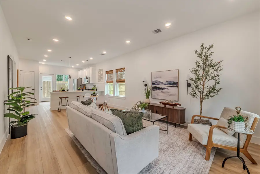 9527 Beckley St, Houston, TX 77088 - Image #3