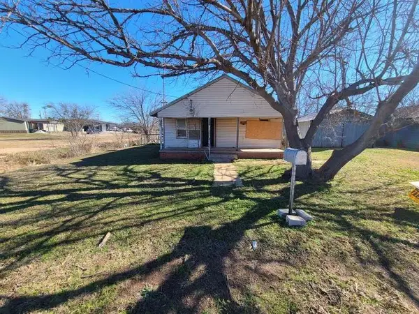 522 N Illinois Street, Electra, TX 76360
