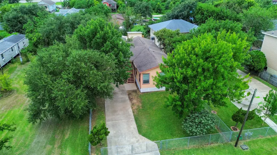 4717 Heron Street, Hitchcock, TX 77563 - Image #2