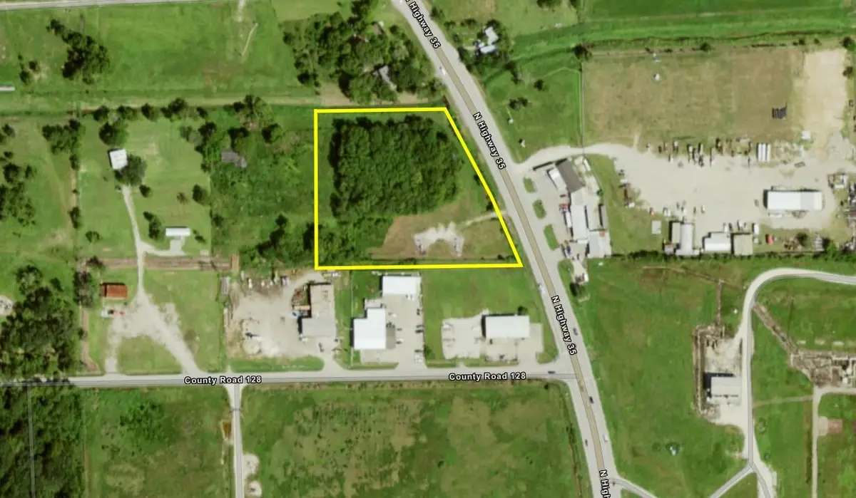 5350 N Highway 35, Pearland, TX 77511 - #1