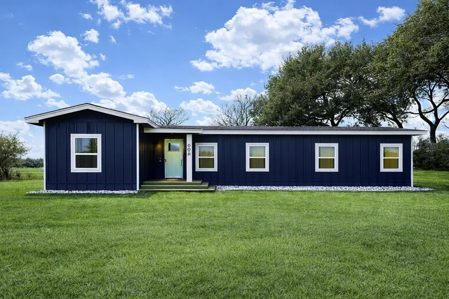 606 E Ahldag Avenue, Wharton, TX 77488 - #3