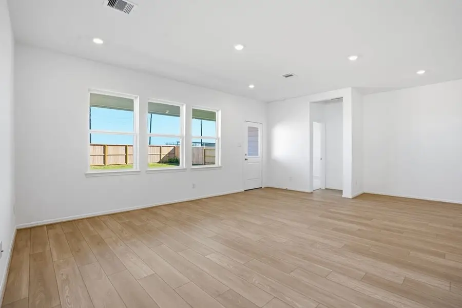 631 Yaupon Holly Drive, Midland, TX 77741 - Image #3