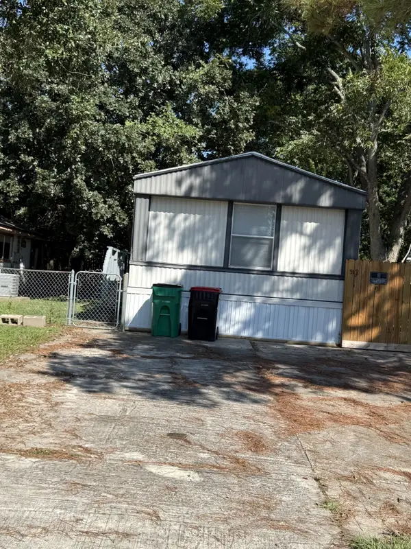 512 Harrison Avenue, Baytown, TX 77520