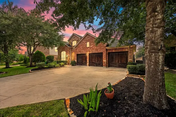 35 Woodmoor Place, Magnolia, TX 77354