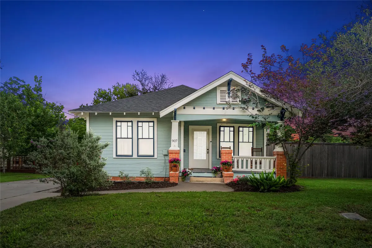 907 Clinton Street, Brenham, TX 77833 - #1