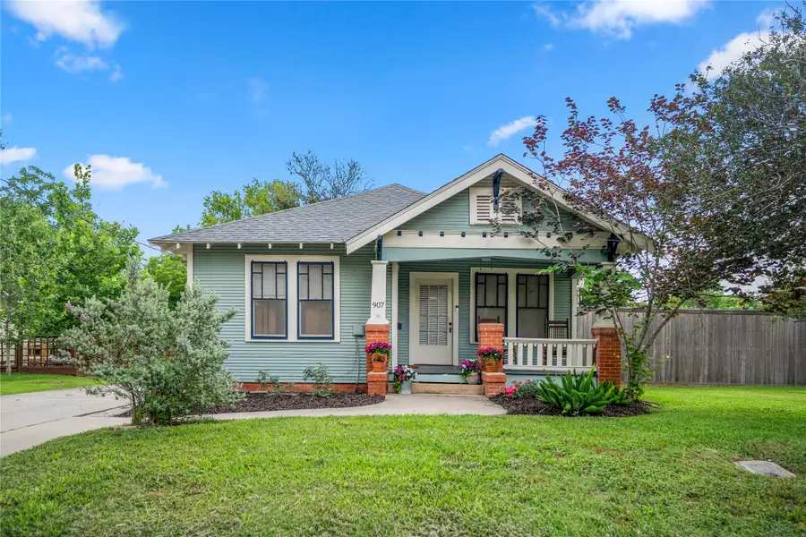 907 Clinton Street, Brenham, TX 77833 - #2