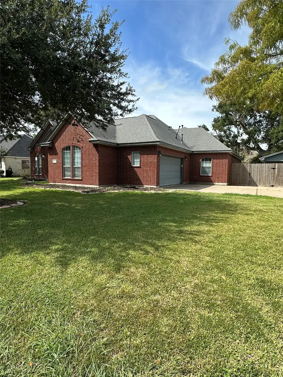 101 Mallard Drive, Clute, TX 77531 - #3