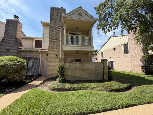 800 Country Place Drive #205, Houston, TX 77079