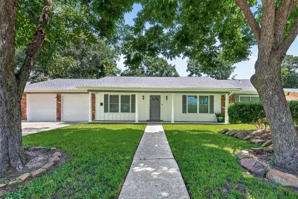802 W Sterling Street, Baytown, TX 77520