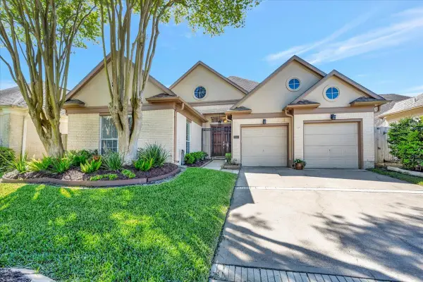 104 Las Brisas Street, Kemah, TX 77565