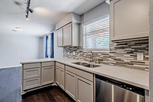 214 Brookdale Drive, League City, TX 77573