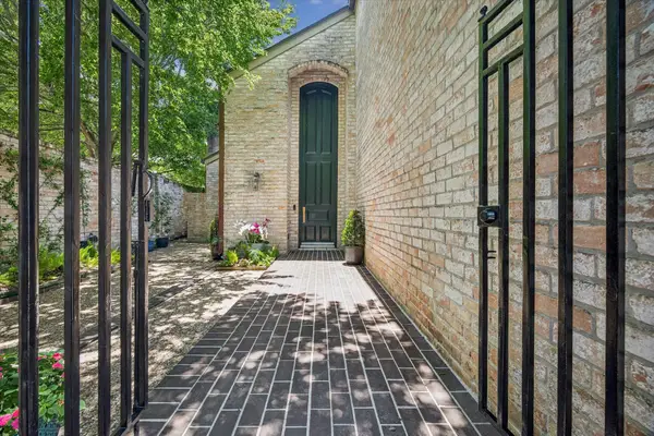 4 River Hollow Lane, Houston, TX 77027