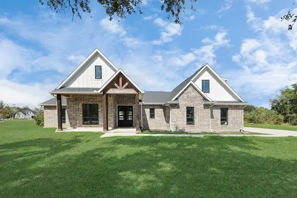 2710 Hackberry Run, Alvin, TX 77511