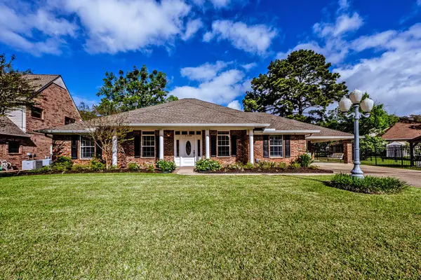 1106 Lakeside Drive, Huntsville, TX 77320