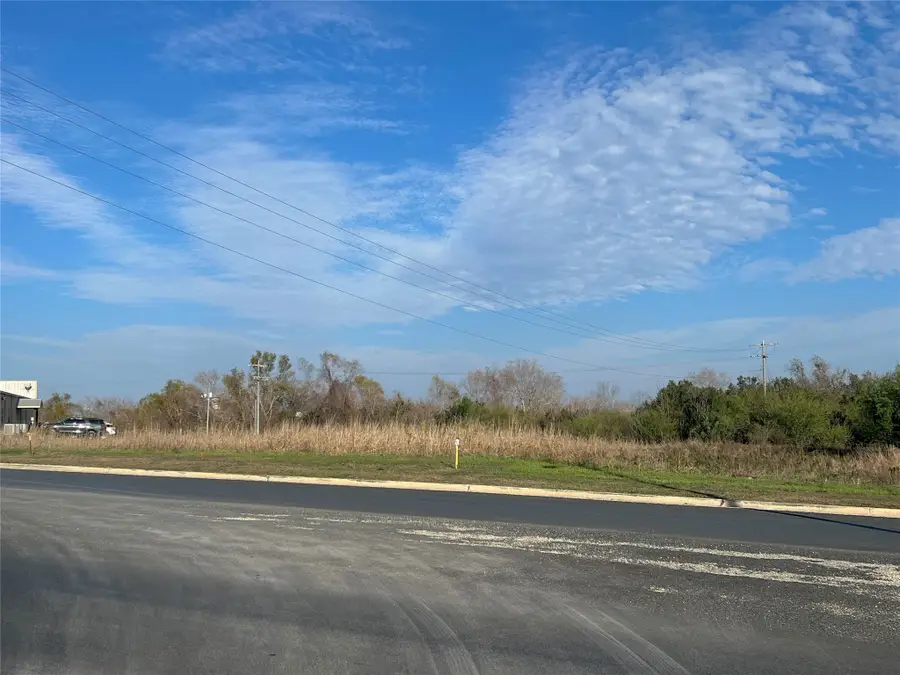 44 East Avenue, Schulenburg, TX 78956 - Image #2