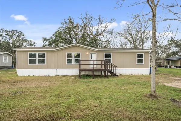 115 Country Oaks Street, Brazoria, TX 77422