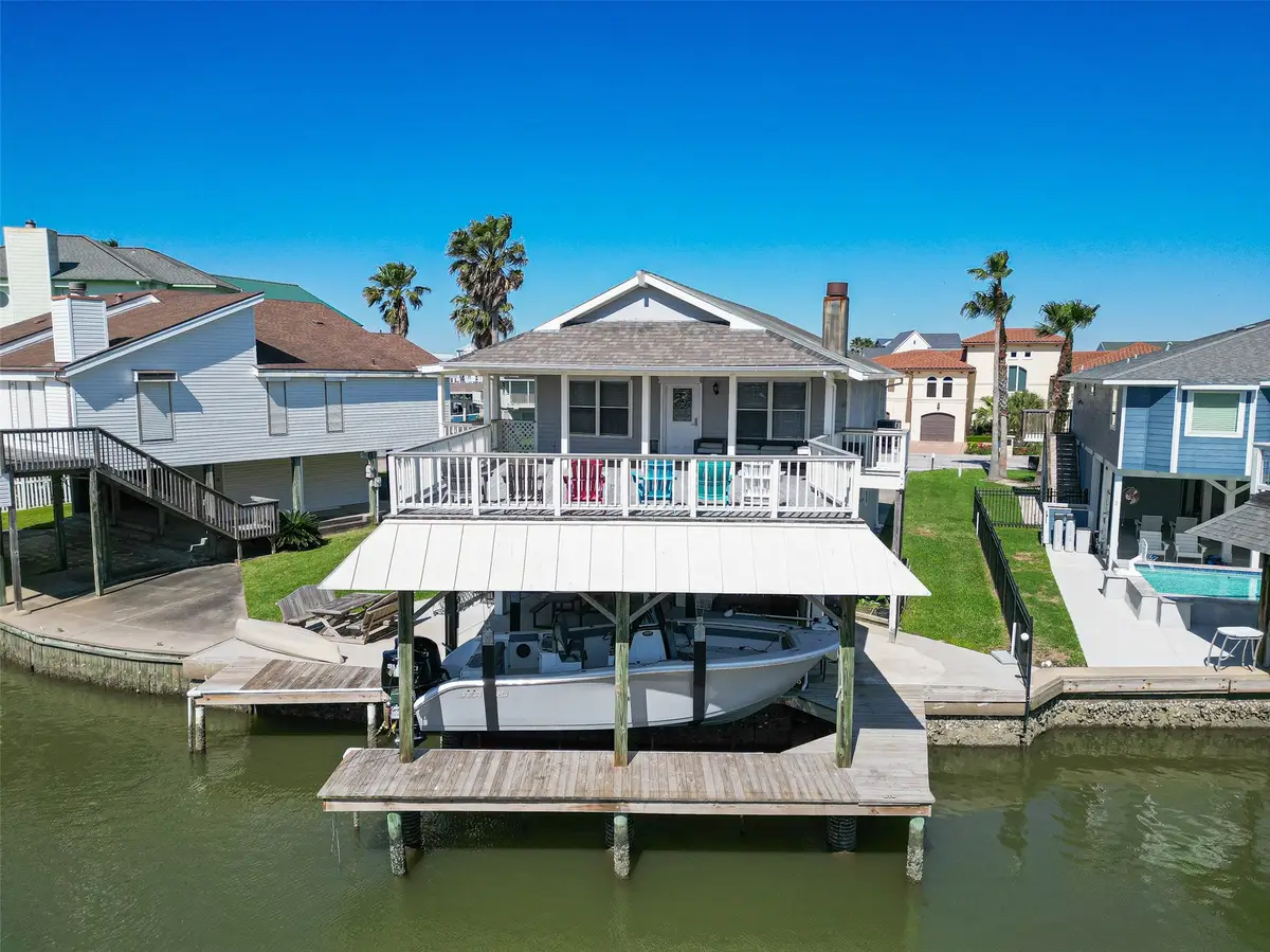 210 Sampan Drive, Tiki Island, TX 77554 - Image #1