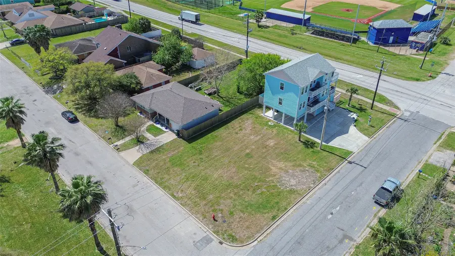 3201 Kleinmann Avenue, Galveston, TX 77551 - #3