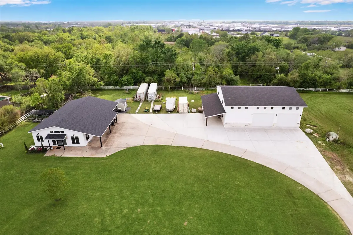 17810 County Road 125, Pearland, TX 77581 - #1