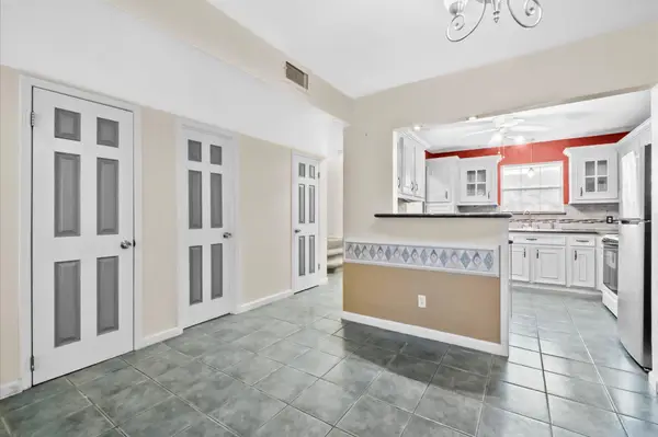 1025 Willow Oaks Circle, Pasadena, TX 77506