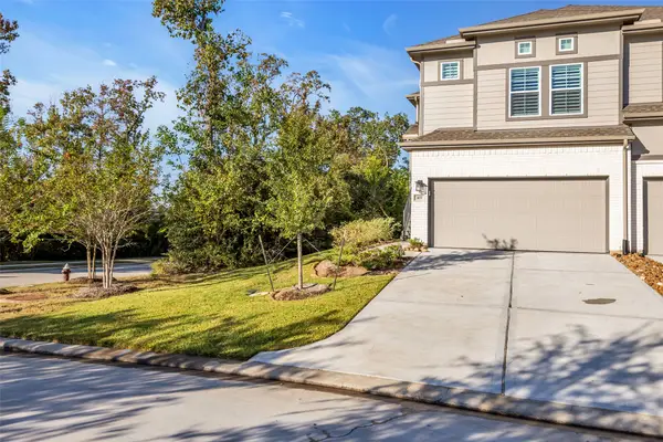 107 W Coralburst Loop, Montgomery, TX 77316